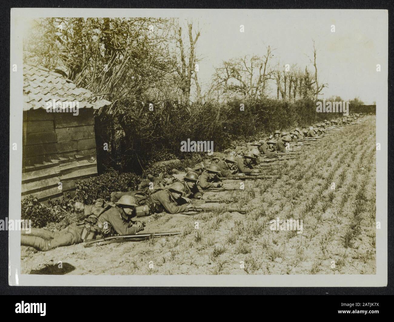 Die britische Westfront in Frankreich. Deutsche Offensivbeschreibung: Bereit, die Deutschen zu halten. Warwickshires warten auf den Feind Anmerkung: Britische Westfront in Frankreich. Die deutsche Offensive. Britische Soldaten aus Warwickshire sind im Streit, dass die Deutschen Datum halten: {1914-1918} Ort: Frankreich Schlüsselwörter: WWI, Fronten, Soldaten Racks Stockfoto