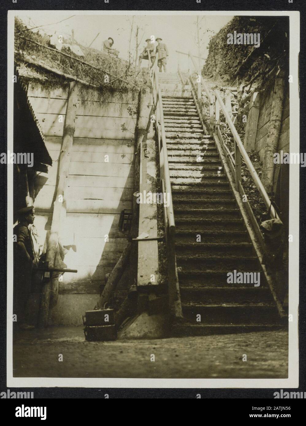 Beschreibung der Westfront: Der Eingang einer gefangenen deutschen Notation: Die Westfront. Der Zugang zu den Briten nahm deutsches Schutzdach Datum: {1914-1918} Schlüsselwörter: WWI, Fronten, Schutzräume, Eroberung Stockfoto