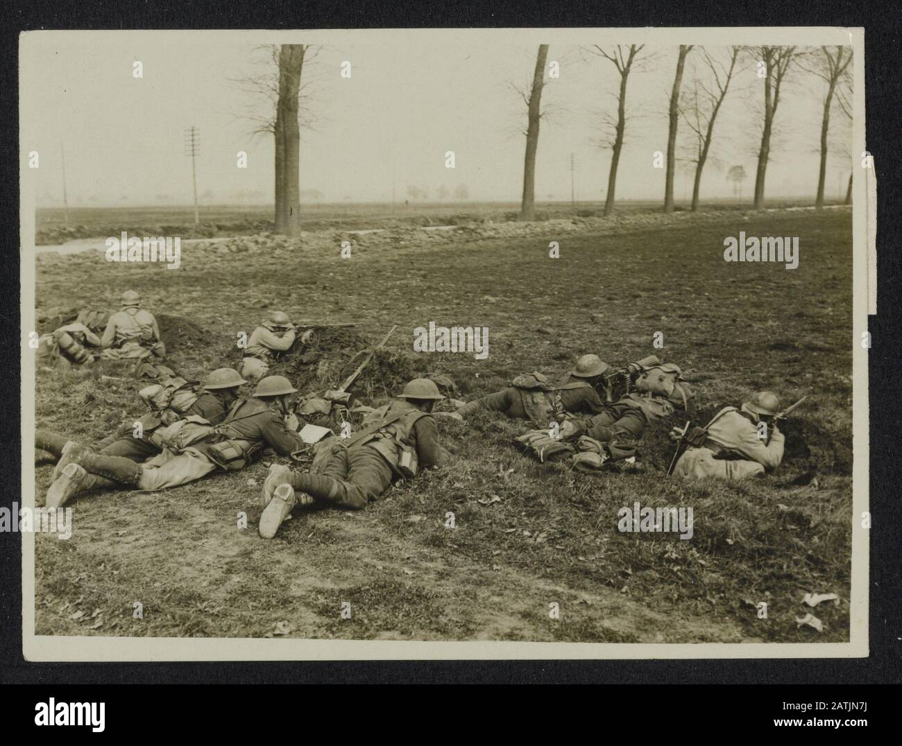 Die britische Westfront in Frankreich Beschreibung: Die deutsche Offensive. Britische und französische Soldaten in Aktion neben eachother Annotation: British Western Front in Frankreich. Die deutsche Offensive. Britische und französische Soldaten Seite an Seite in Aktion Datum: {1914-1918} Ort: Frankreich Schlagwörter: WWI, Fronten, Soldaten Stockfoto