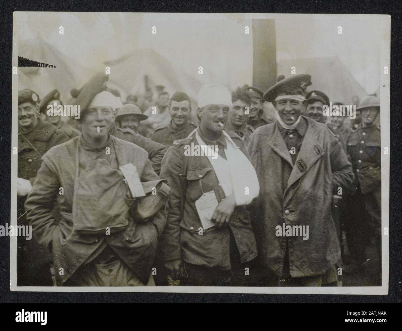 Die britische Westfront in Frankreich Beschreibung: Die deutsche Offensive. Cheery Jocks - verwundete, aber glückliche Anmerkung: Die deutsche Offensive. Fröhliche schottische Soldaten - verletzt, aber zum Glück Datum: {1914-1918} Ort: Frankreich Schlagwörter: WWI, verwundete Soldaten Stockfoto