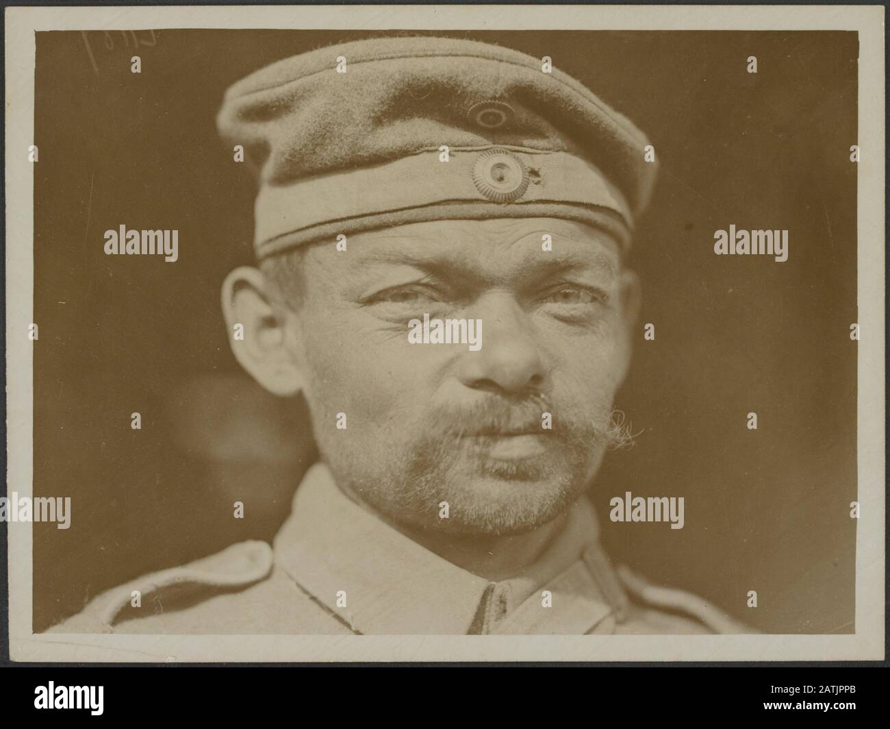 Die britische Westfront in Frankreich Beschreibung: Typ oder deutscher Gefangener. Anmerkung: Die britische Westfront in Frankreich. Beispiel für einen deutschen POW. Datum: {1914-1918} Ort: Frankreich Schlüsselwörter: Weltkrieg, Fronten, Kriegsgefangene Stockfoto