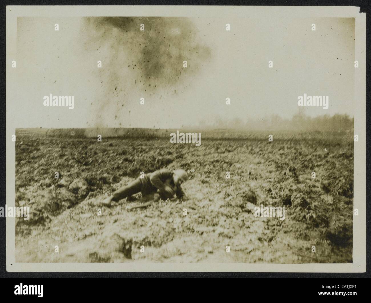 Die britische Westfront Beschreibung: Burst of a German Shell Annotation: British Western Front in France. Explosion einer deutschen Schale Datum: {1914-1918} Schlüsselwörter: WWI, Fronten, Granaten, Explosionen, Soldaten Stockfoto