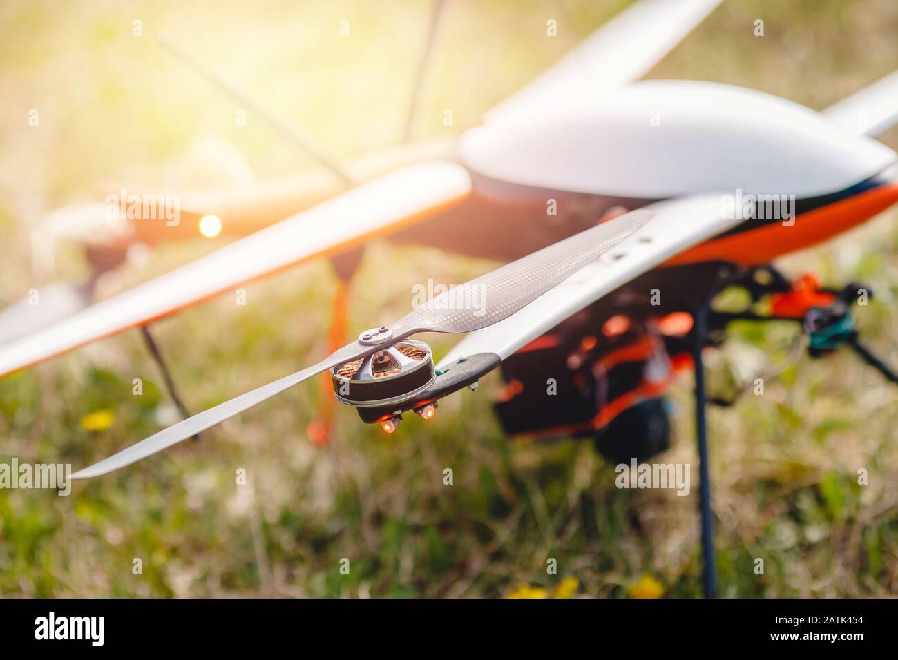 Militärhybrid Drohnentest läuft auf Wasserstoff, um Menschen zu erkennen und Brände zu löschen Stockfoto