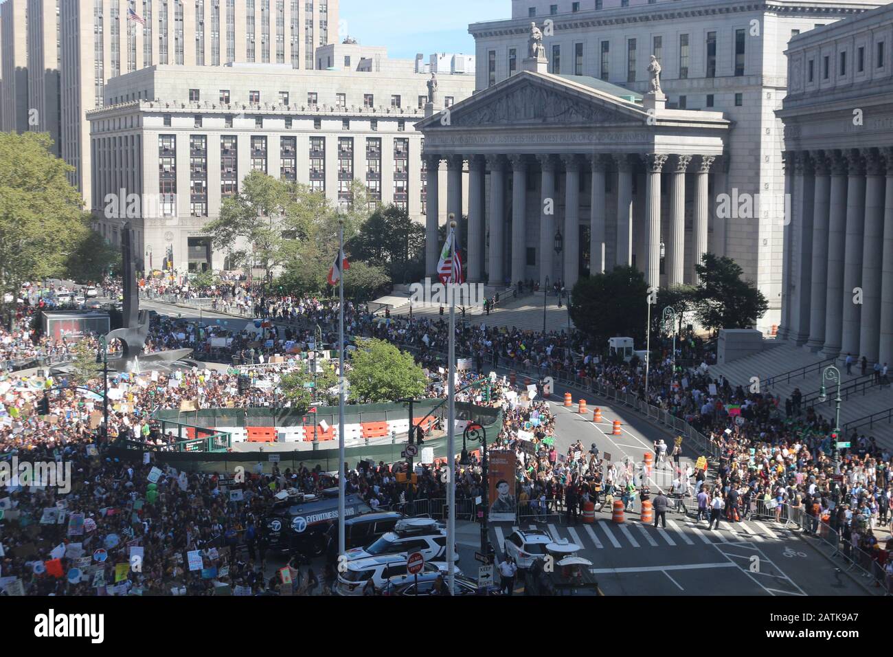 Tausende von Studenten in New York City Straßen in Manhattan gegen den Klimawandel am 20. September 2019 bis März. Stockfoto