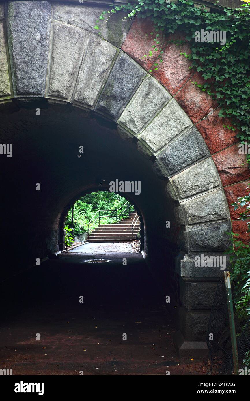 Unter der Brücke Stockfoto