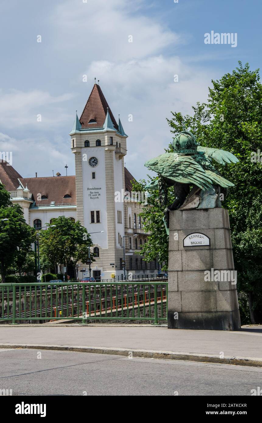 Das Amtshaus für den 13. Und 14. Der Bezirk ist ein Amtshaus im Wiener Gemeindebezirk Hietzing. Es befindet sich am Hietzinger Kai 1-3. Stockfoto