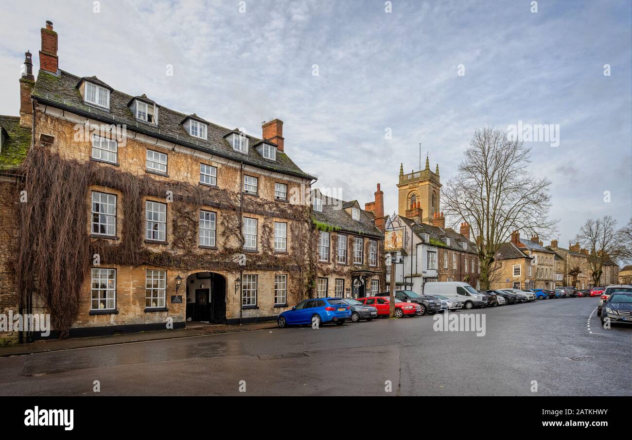 Park Street und Das Bear Hotel in Woodstock, Oxfordshire, Großbritannien am 2. Februar 2020 Stockfoto