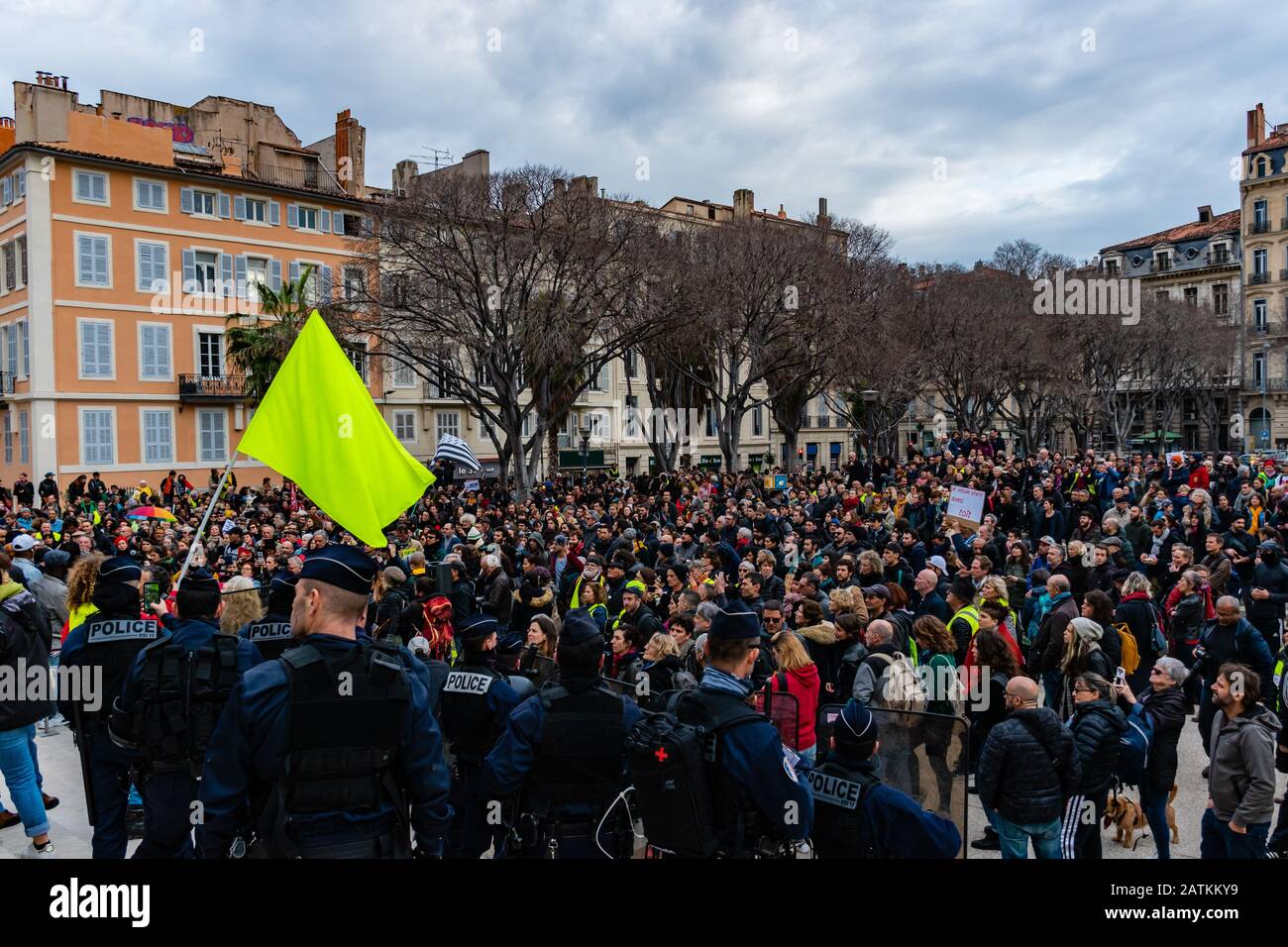 Marseille, Frankreich - 25. Januar 2020: Polizisten und Demonstranten während einer "arche de la colère" ("der marsch der Wut") zu Wohnungsfragen Stockfoto