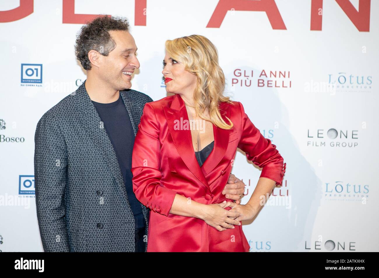 ROM, Italien, italien. Februar 2020. ROM, Auditorium Della Conciliazione.PremiÃ¨zum Film "Gli anni piÃ¹ belli". Im Bild: Claudio Santamaria und seine Frau Francesca Barra.Dress: Armani, Max Mara Credit: Lucia Casone/ZUMA Wire/Alamy Live News Stockfoto