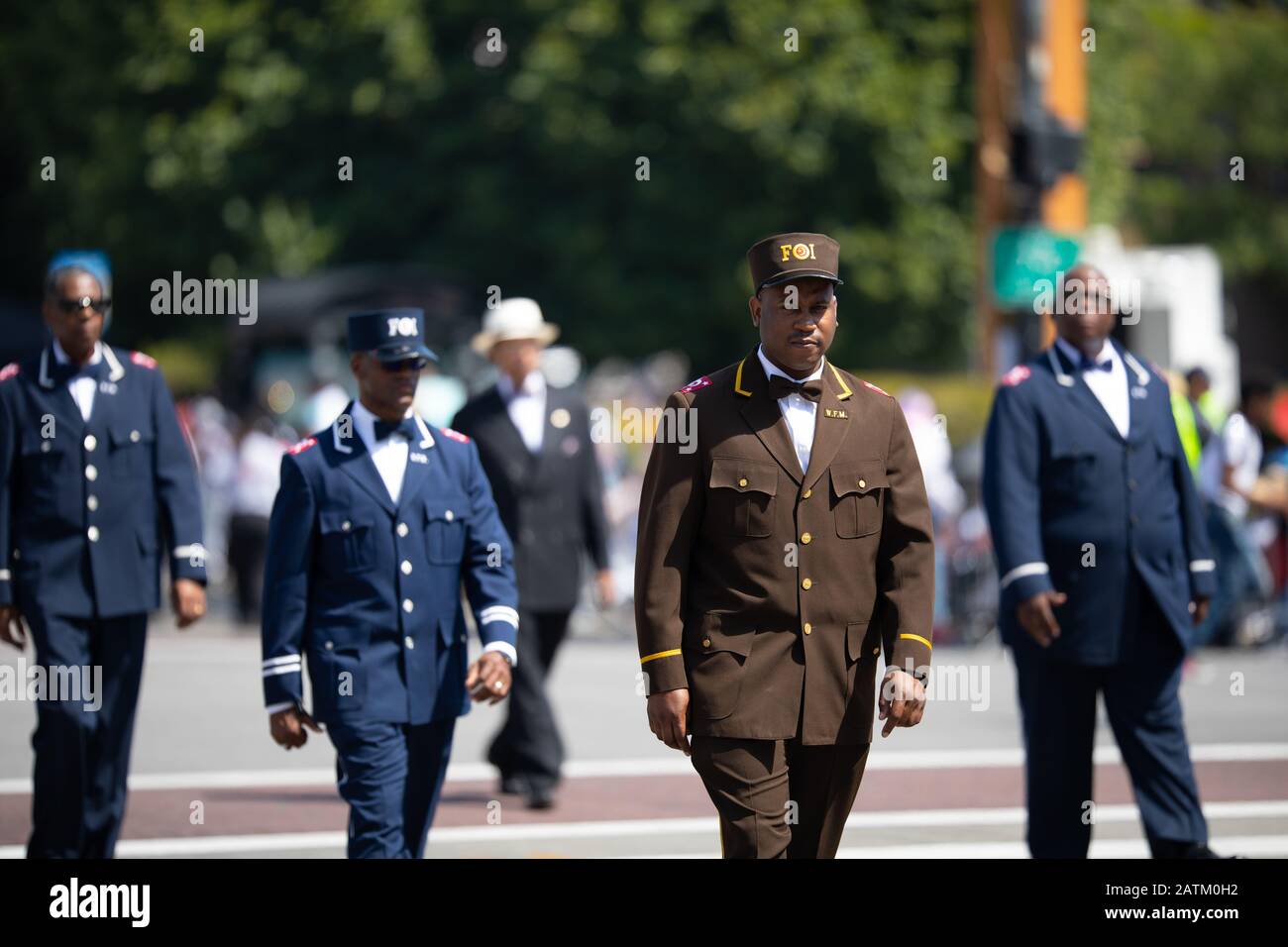 Chicago, Illinois, USA - 8. August 2019: Die Bud Billiken Parade, Mitglieder der Nation of Islam, die Uniformen trägt und die Straße an der PA hinuntermarschiert Stockfoto