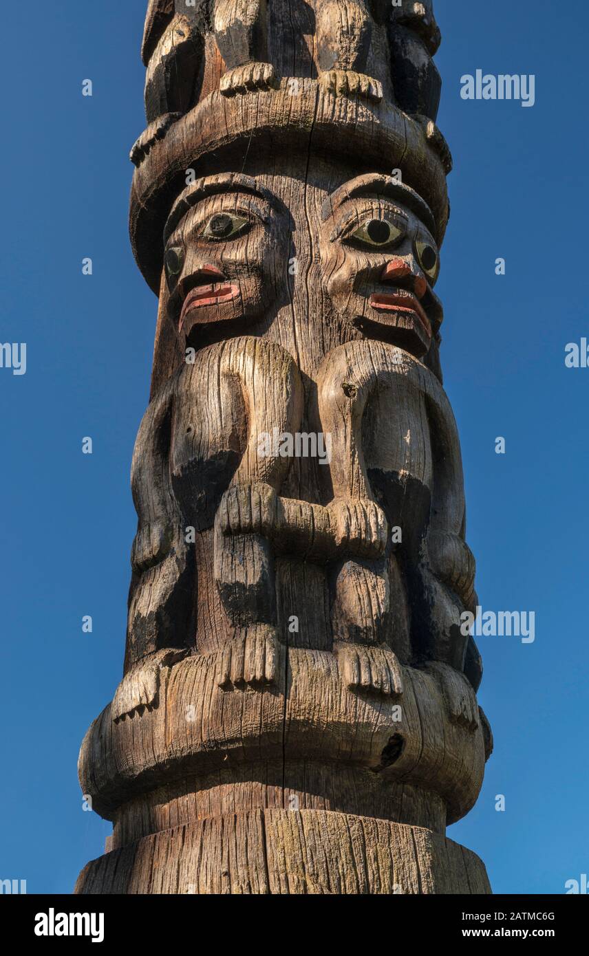 Figuren in Gitxsan Pole, 1954, im Thunderbird Park, Victoria, Vancouver Island, British Columbia, Kanada Stockfoto