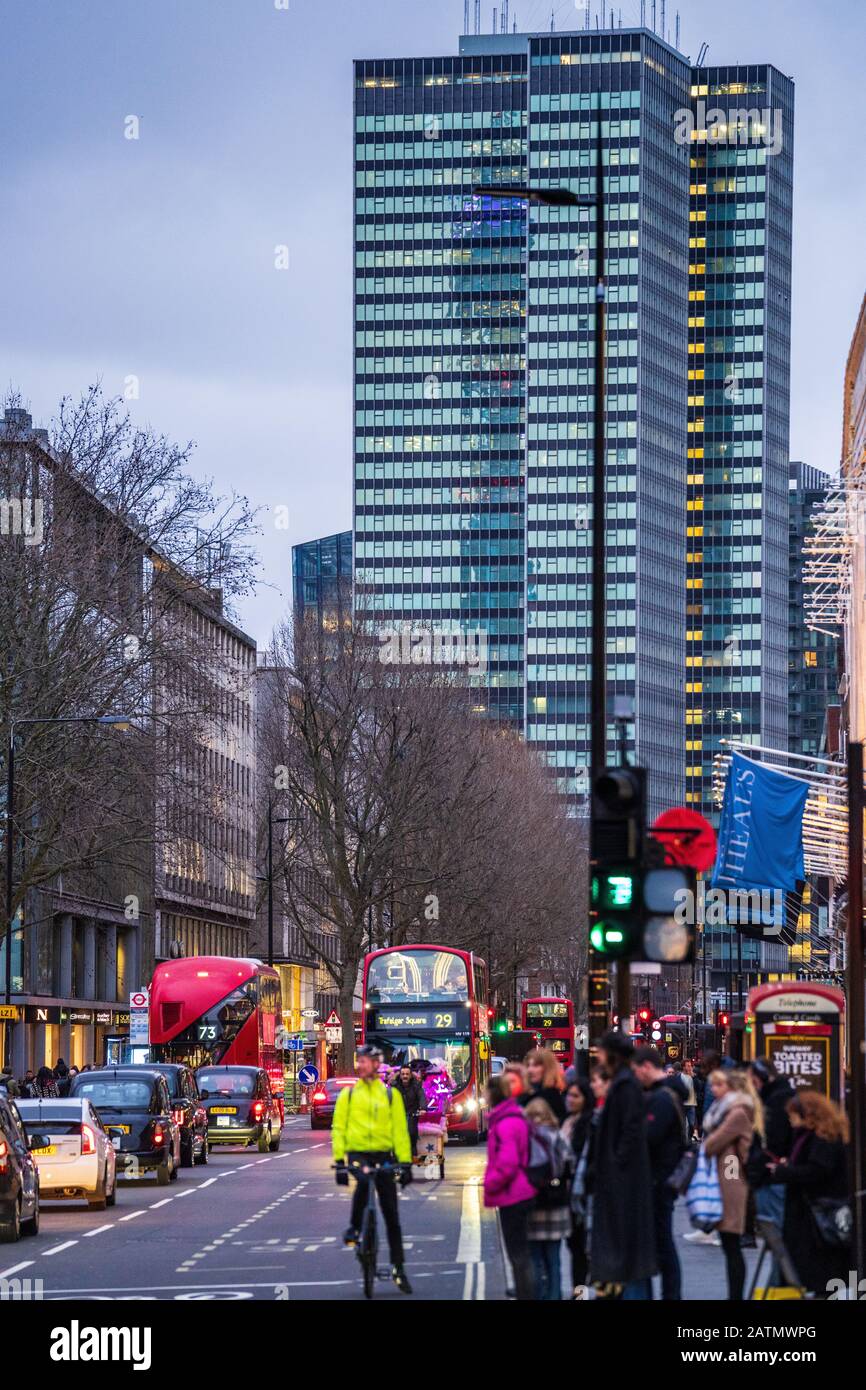 Euston Tower mit Blick auf die Tottenham Court Road Stockfoto