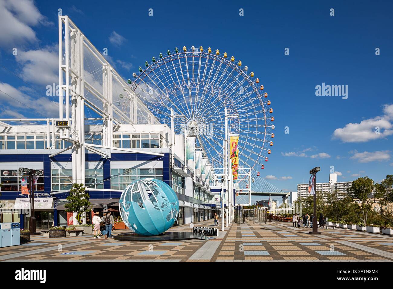 Redhorse Osaka Wheel ist ein 123 Meter hohes Riesenrad in Expocity in Suita, Präfektur Osaka, Japan. Stockfoto