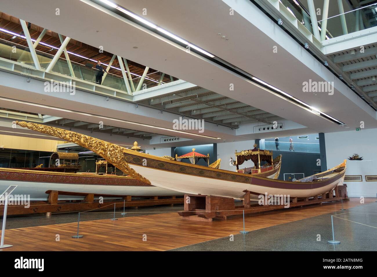 Istanbul, Türkei - 12. Januar 2020: Imperiale Kaiques, meist aus dem 19. Jahrhundert, die im Istanbul Naval Museum, Türkei, ausgestellt sind. Stockfoto