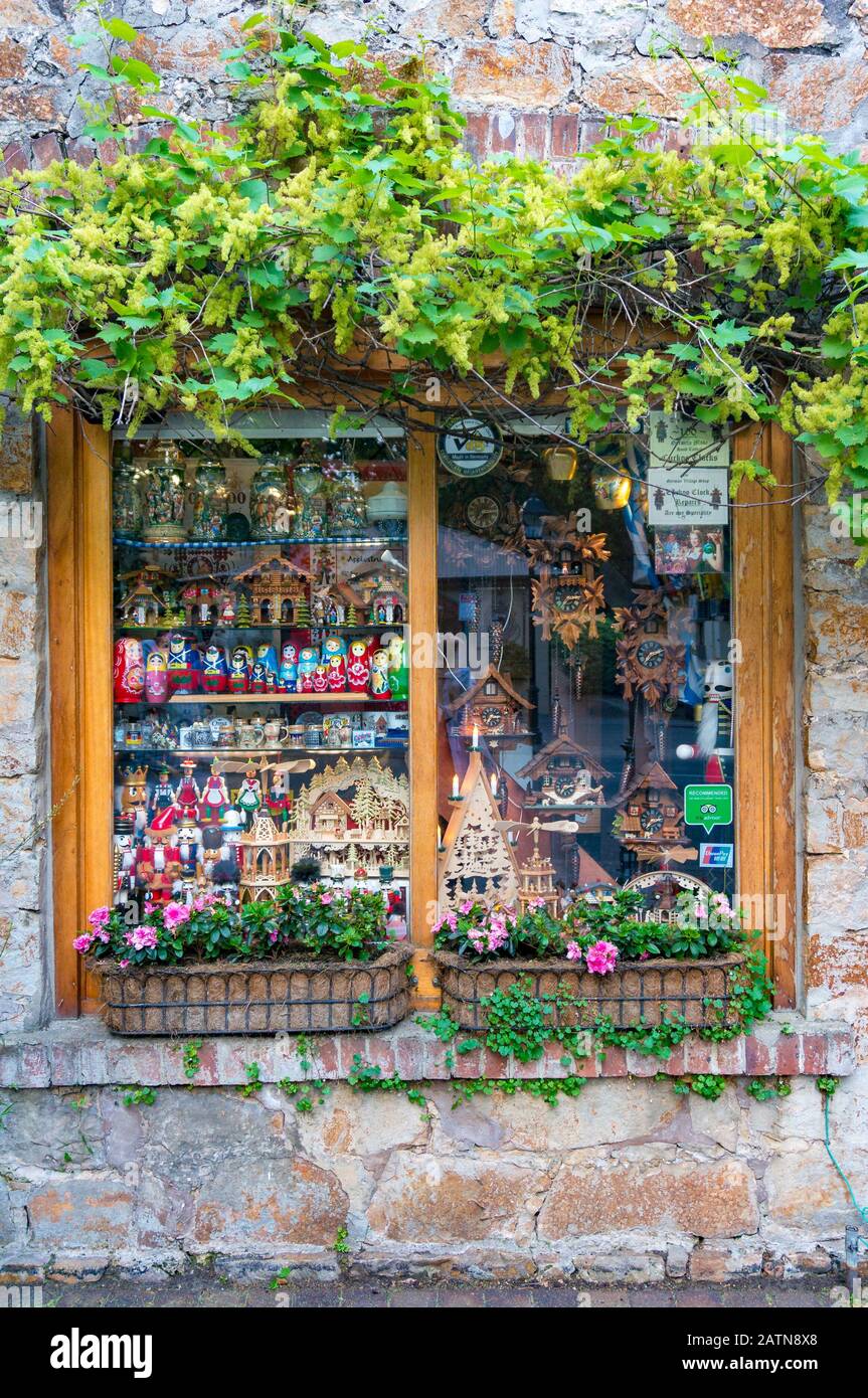 Hahndorf, Australien - 12. November 2017: Schaufenster mit Souvenirs in der berühmten deutschen Hahndorfer Ethnie in South Australia Stockfoto