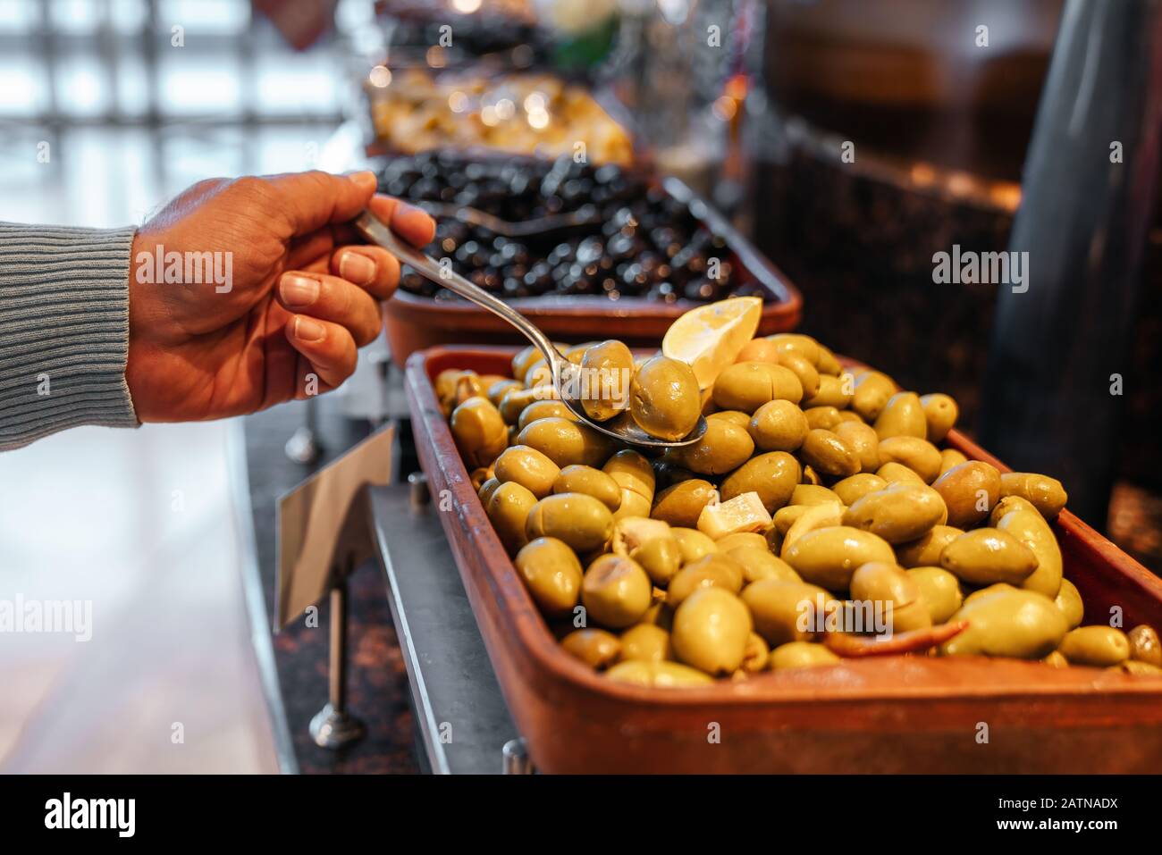 Ein köstliches Vorspeisen Buffet mit verschiedenen Optionen in einem Restaurant oder Hotel Stockfoto