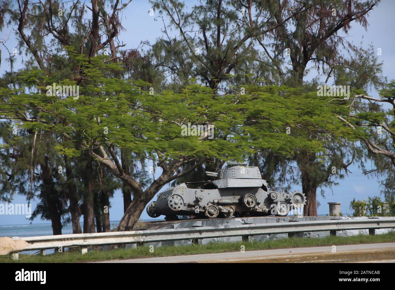 Japanischer Tanker aus dem 2. Weltkrieg an der Beach Road auf Saipan, den nördlichen Marianen, ausgestellt. Stockfoto