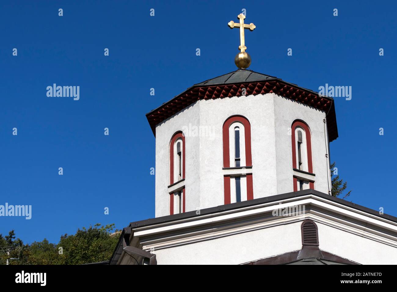 Belgrad, SERBIEN - 13. AUGUST 2019: Das mittelalterliche Rakovica-Kloster in der Nähe von Belgrad, Serbien Stockfoto