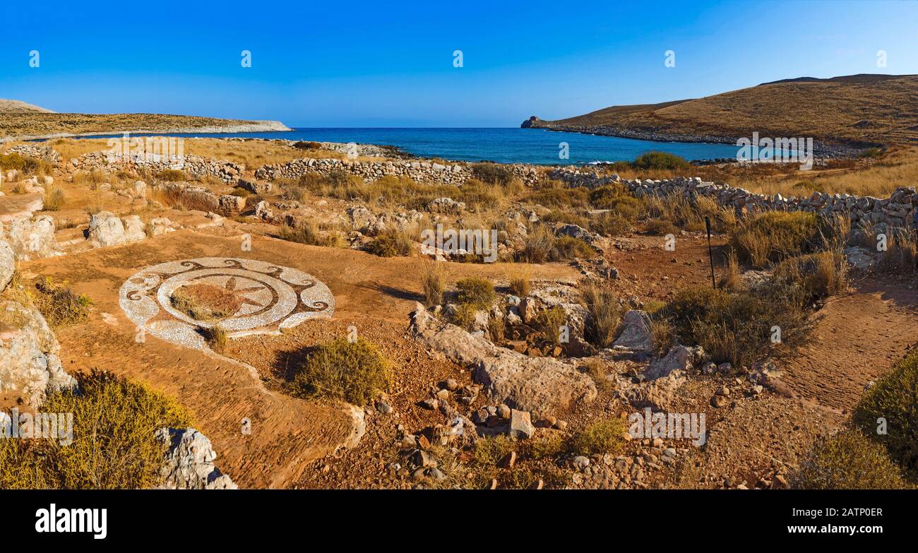 Ruinen eines römischen Hauses, daneben Heiligtum und Sterbeorakel von Poseidon Tainarios, öffentliche archäologische Stätte, Griechenland Stockfoto