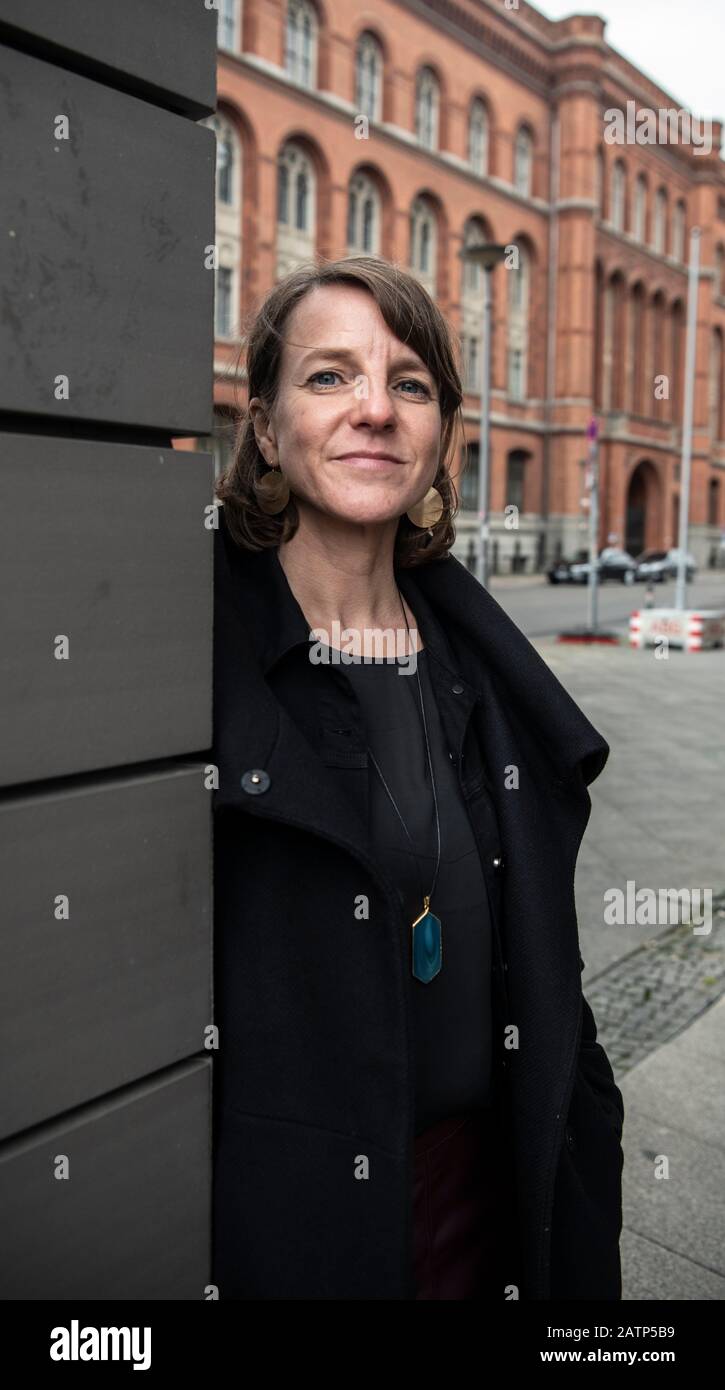 Berlin, Deutschland. Februar 2020. Melanie Reinsch, Journalistin, steht
