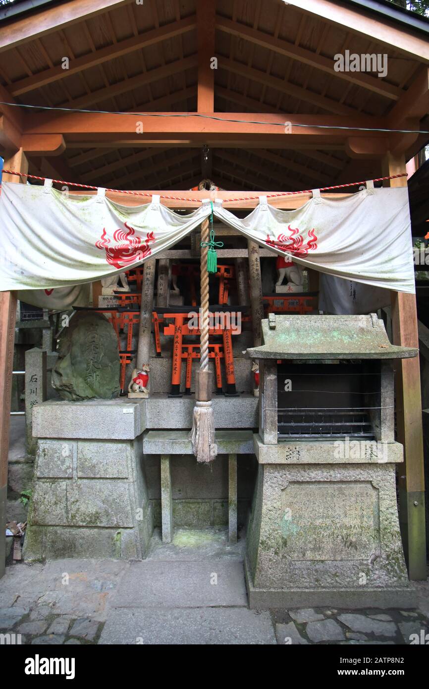 Blick auf den Fushimi Inari Grand Shrine Stockfoto