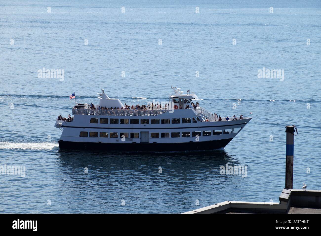 Reisen Sie mit einem kleinen Passagierschiff. Kreuzfahrtschiff während einer Kreuzfahrt mit Passagieren. Stockfoto