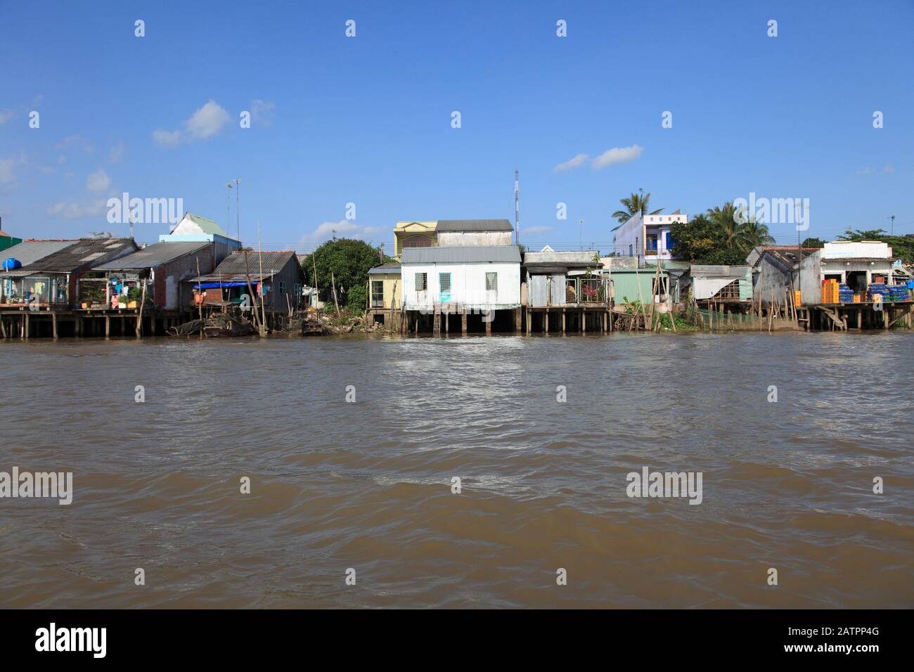 Wohnungen Am Wasser, Häuser Am Stelzen, Mekong Delta, Provinz Vinh Long, Vietnam, Südostasien, Asien Stockfoto