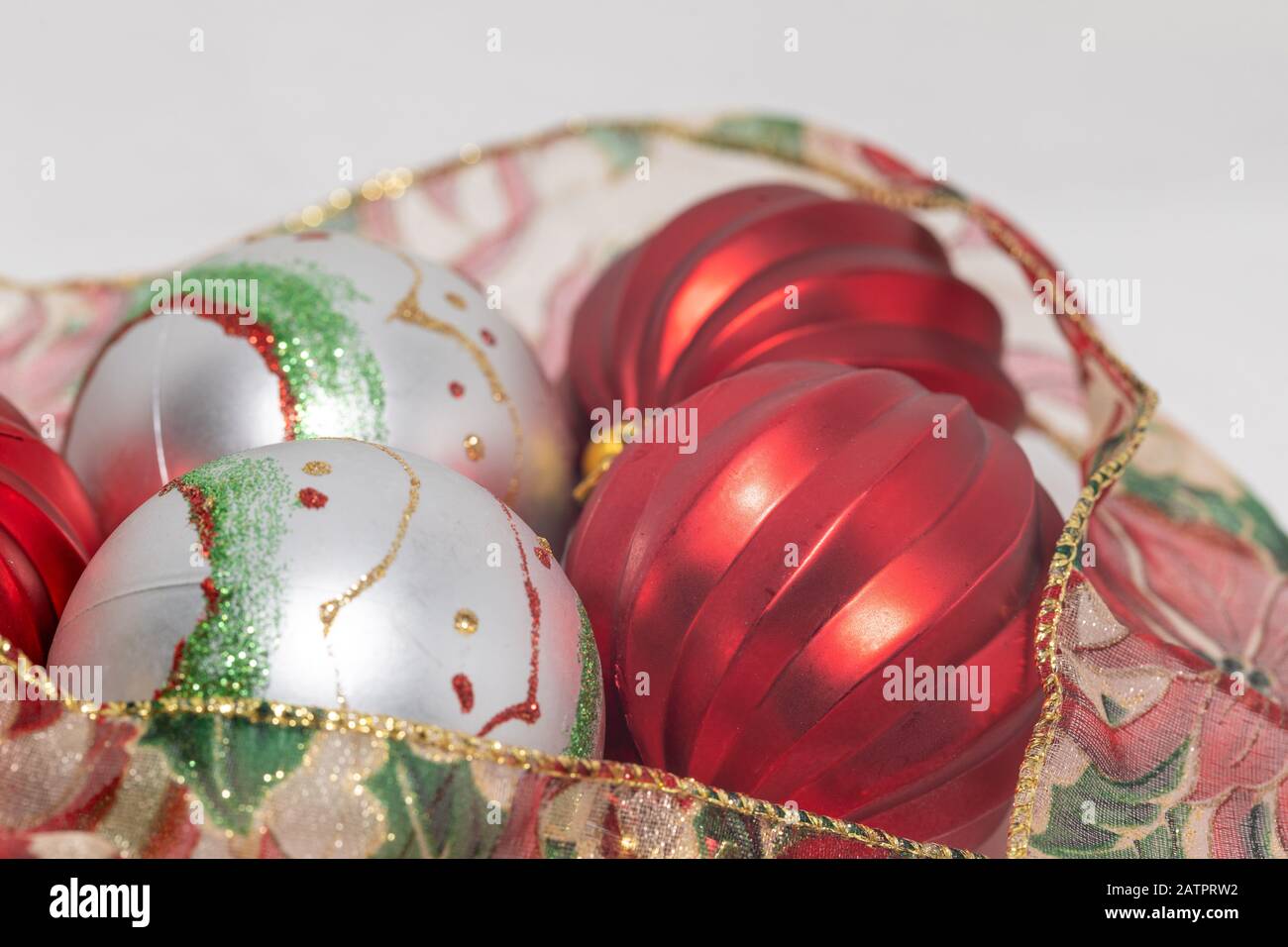 Christbaumkugeln und Ornamente Stockfoto