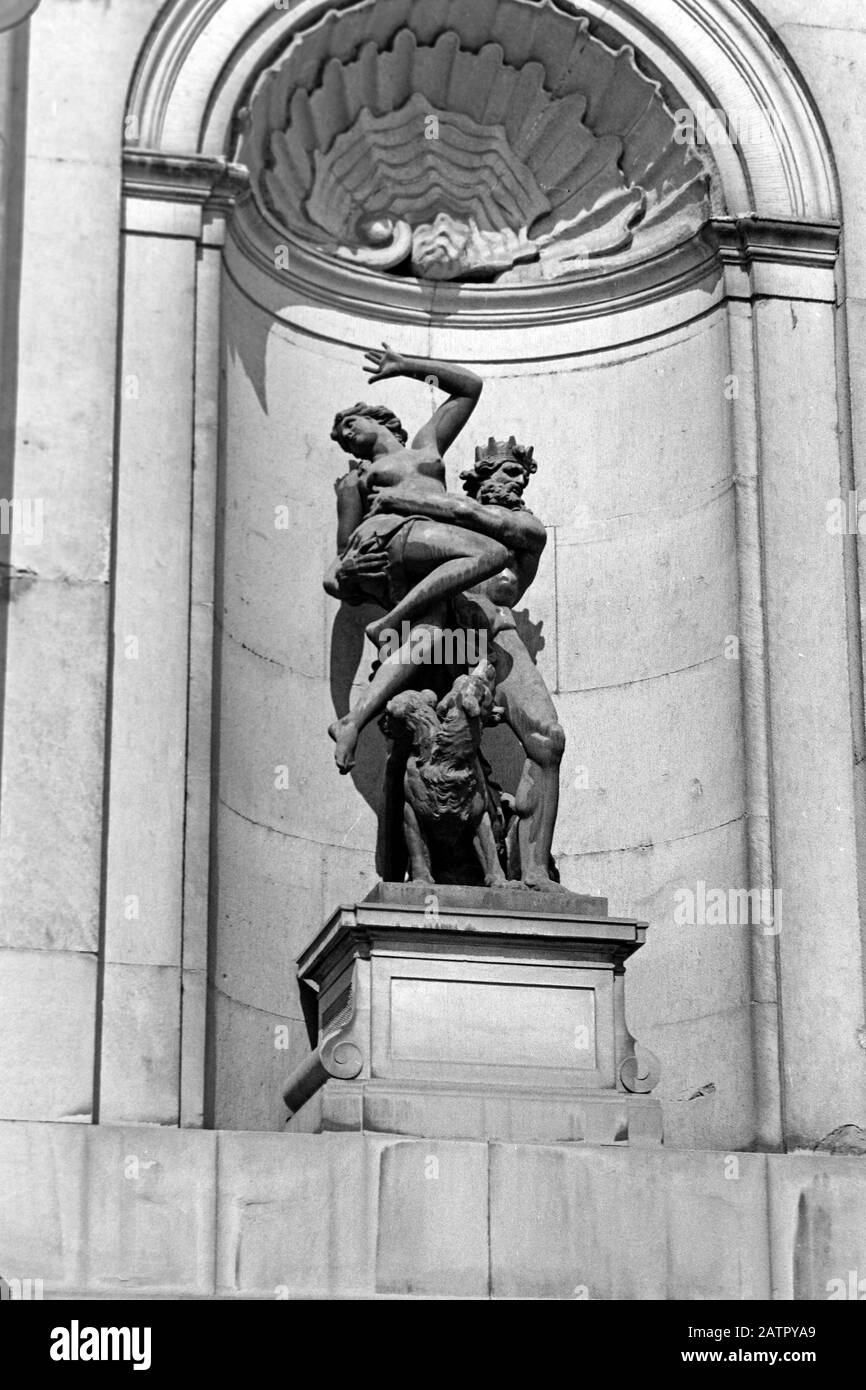 Statuen Allegorie am Stockholmer Schloss, Insel Stadsholmen, Stockholm, Schweden, 1969. Statuen Allegorie im Stockholmer Palast, Stadsholmen Insel, Stockholm, Schweden, 1969. Stockfoto