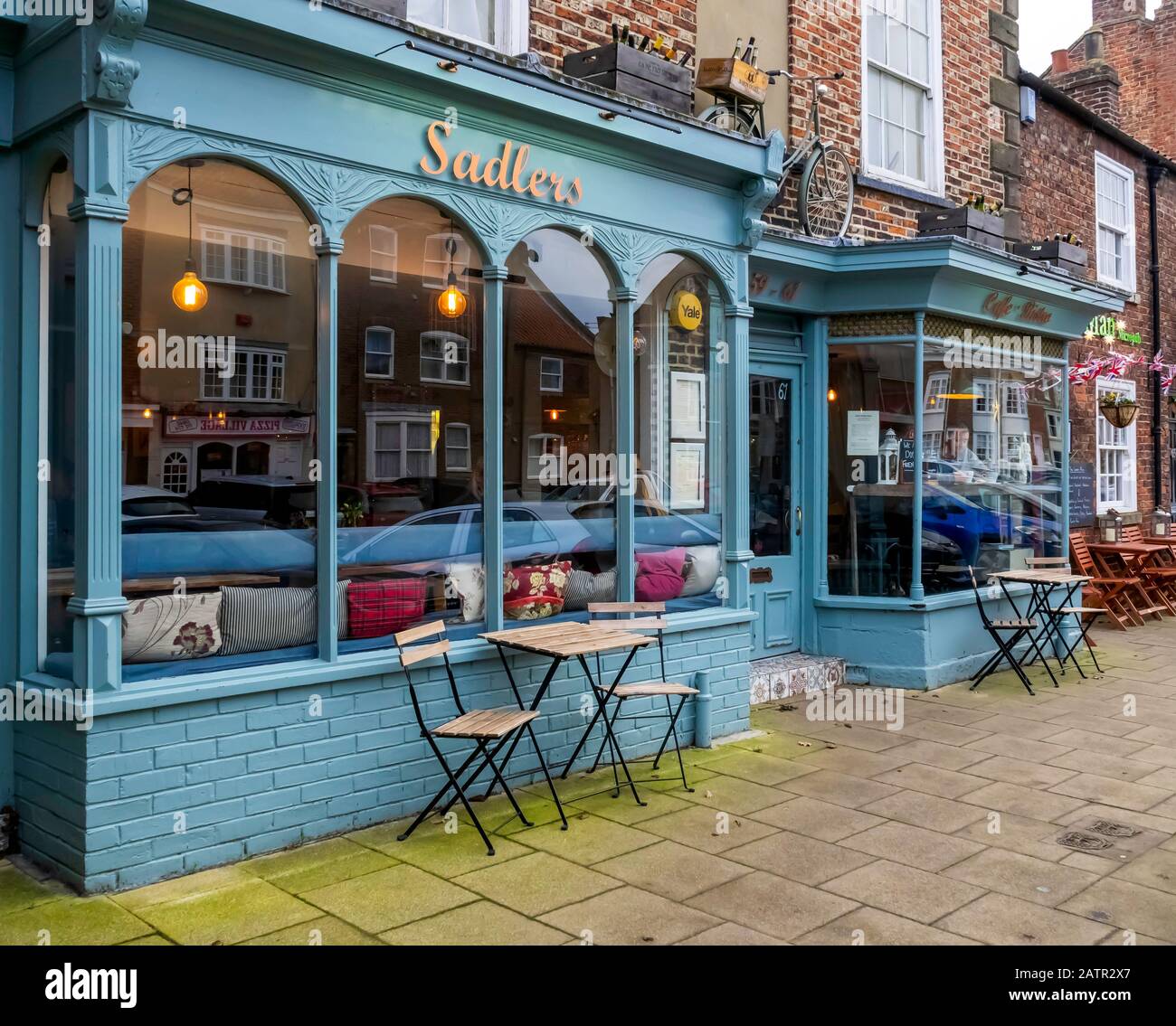 Sadlers ein Bistro Café im französischen Stil in der High Street Stokesley North Yorkshire Stockfoto