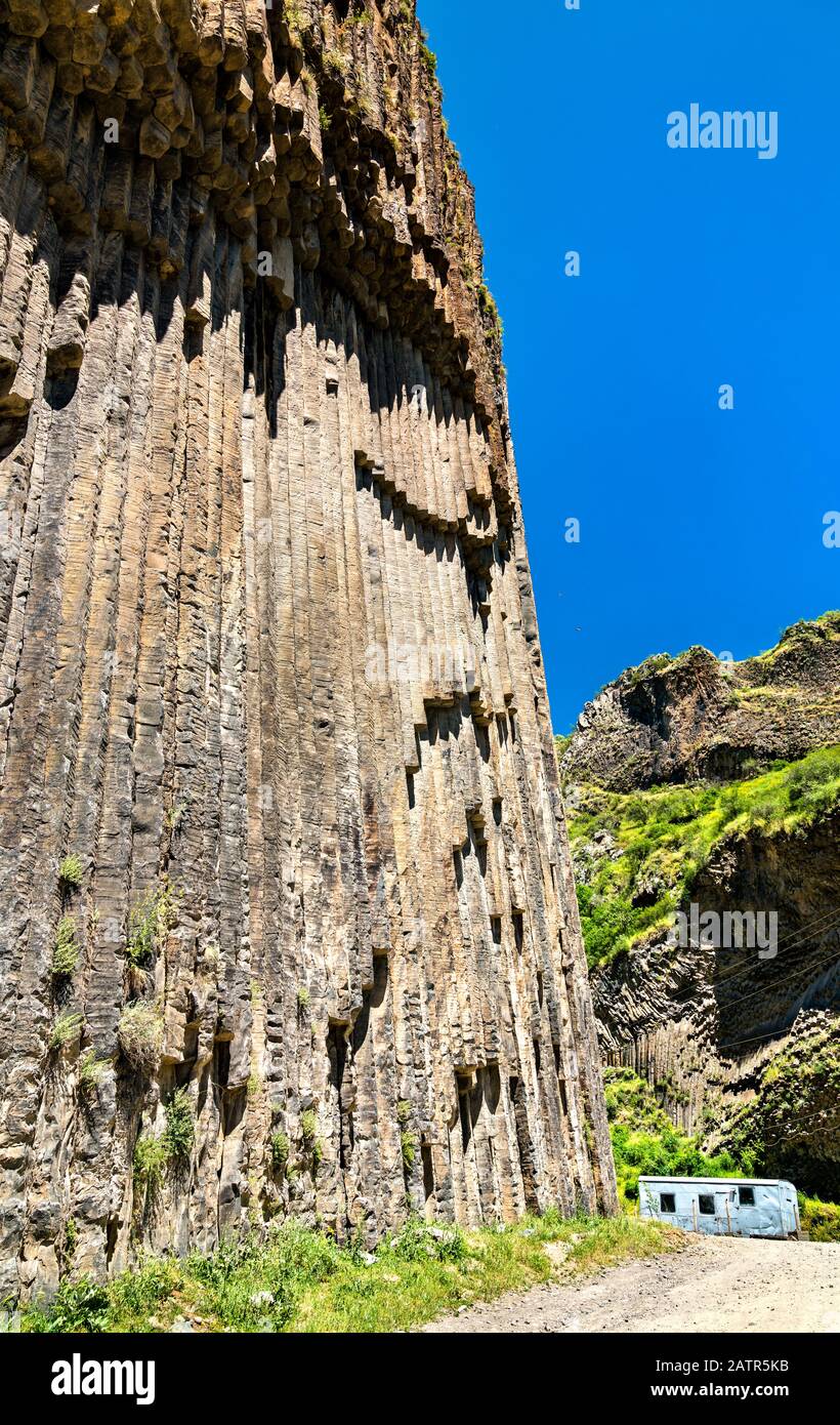 Basalt-Säulen-Formationen in der Garni-Schlucht, Armenien Stockfoto