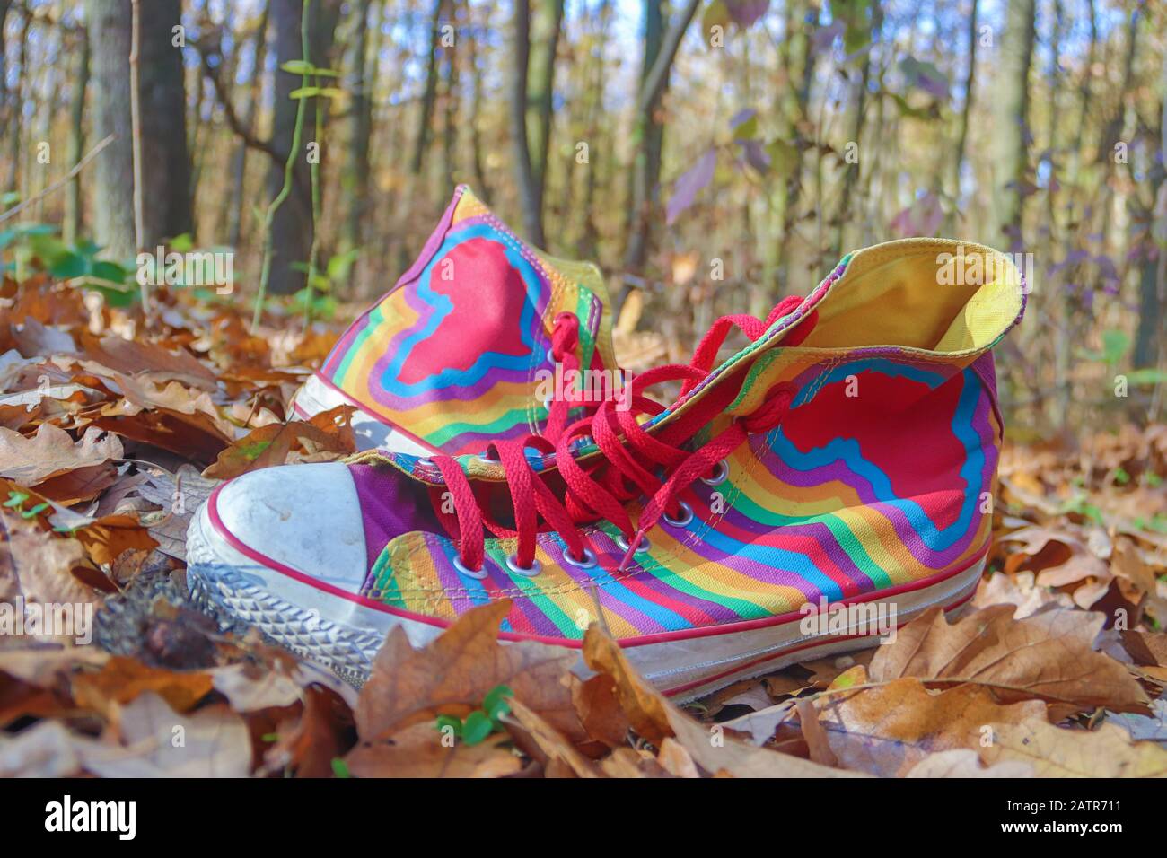 Farbige turnschuhe -Fotos und -Bildmaterial in hoher Auflösung – Alamy