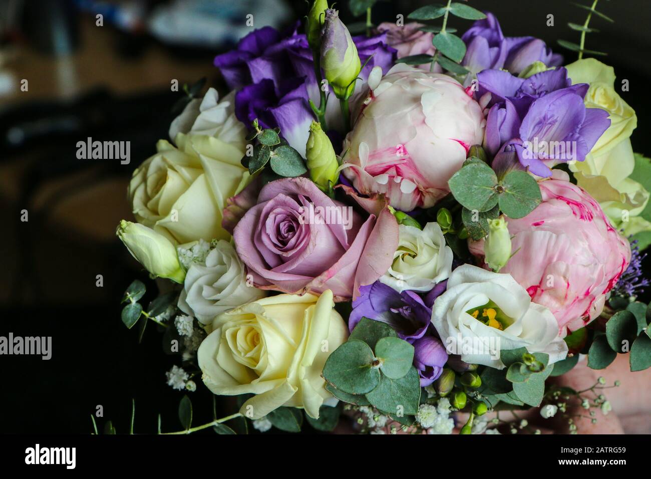 Ein Detailbild des Blumenstraußes der Hochzeit. Stockfoto