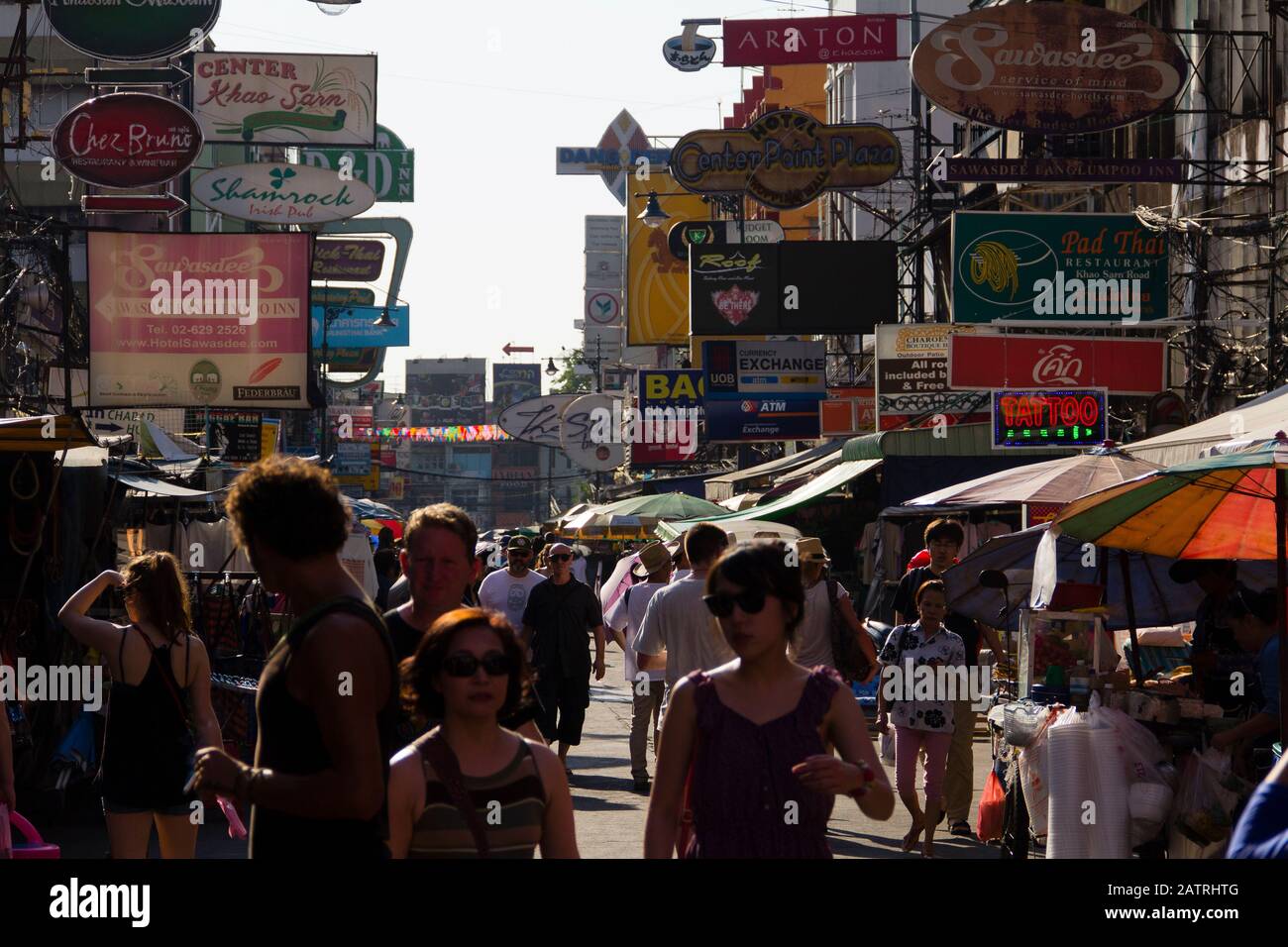 Touristen in der Khao San Road, bangkok, Thailand. Stockfoto