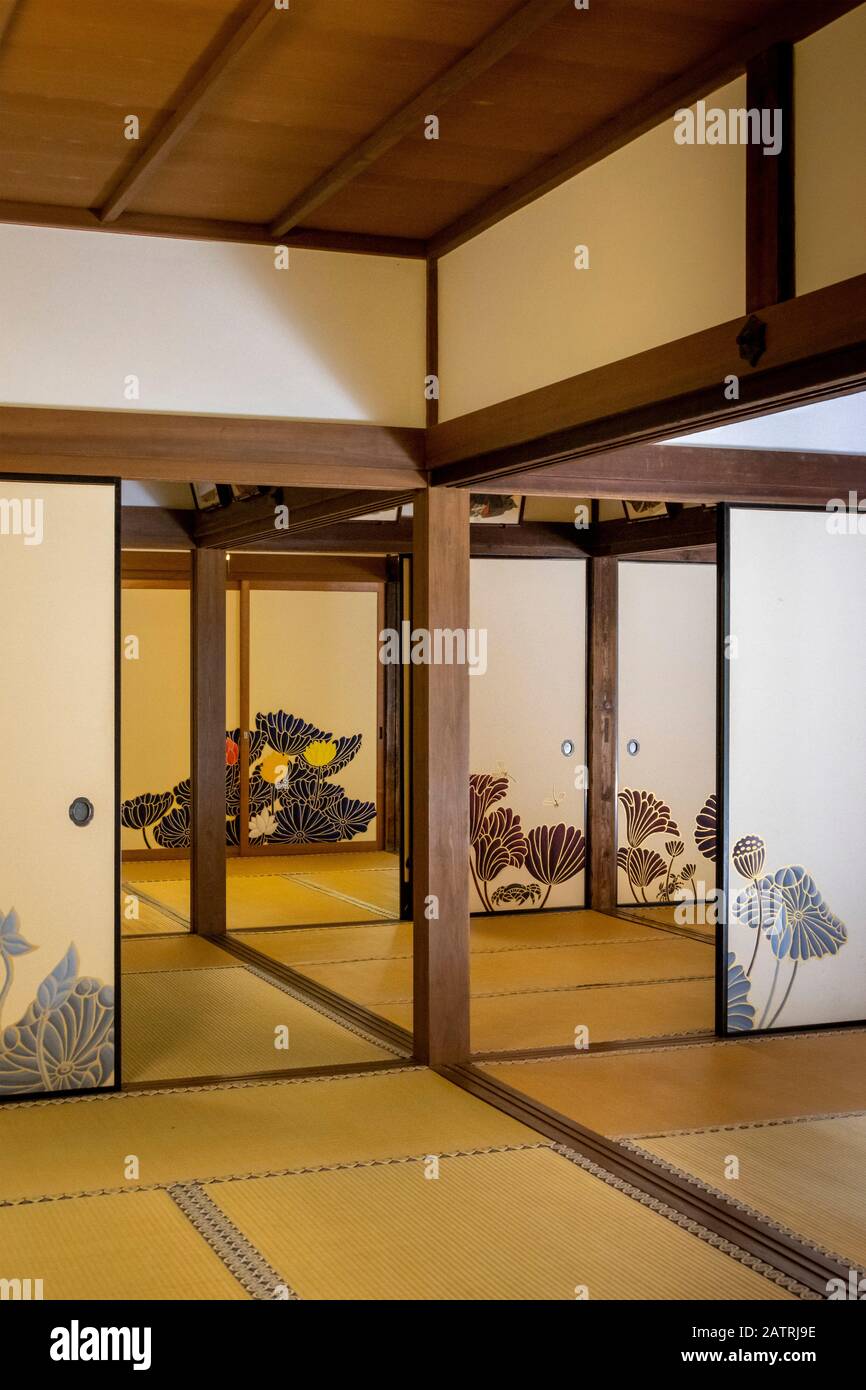 Blick auf das Innere mit Gemälden, Shoren-in-buddhistischer Tempel in Kyoto, Japan Stockfoto