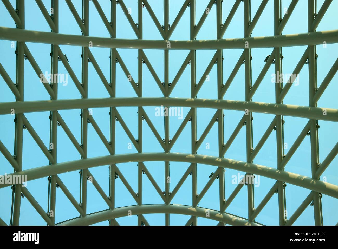 Künstlerische Darstellung der Metallrohre von Bridge Dächer von Innen Stockfoto