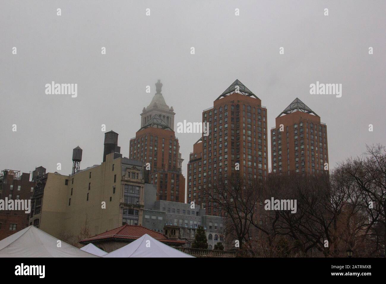 Die Skyline von Manhattan ist übertrieben Stockfoto