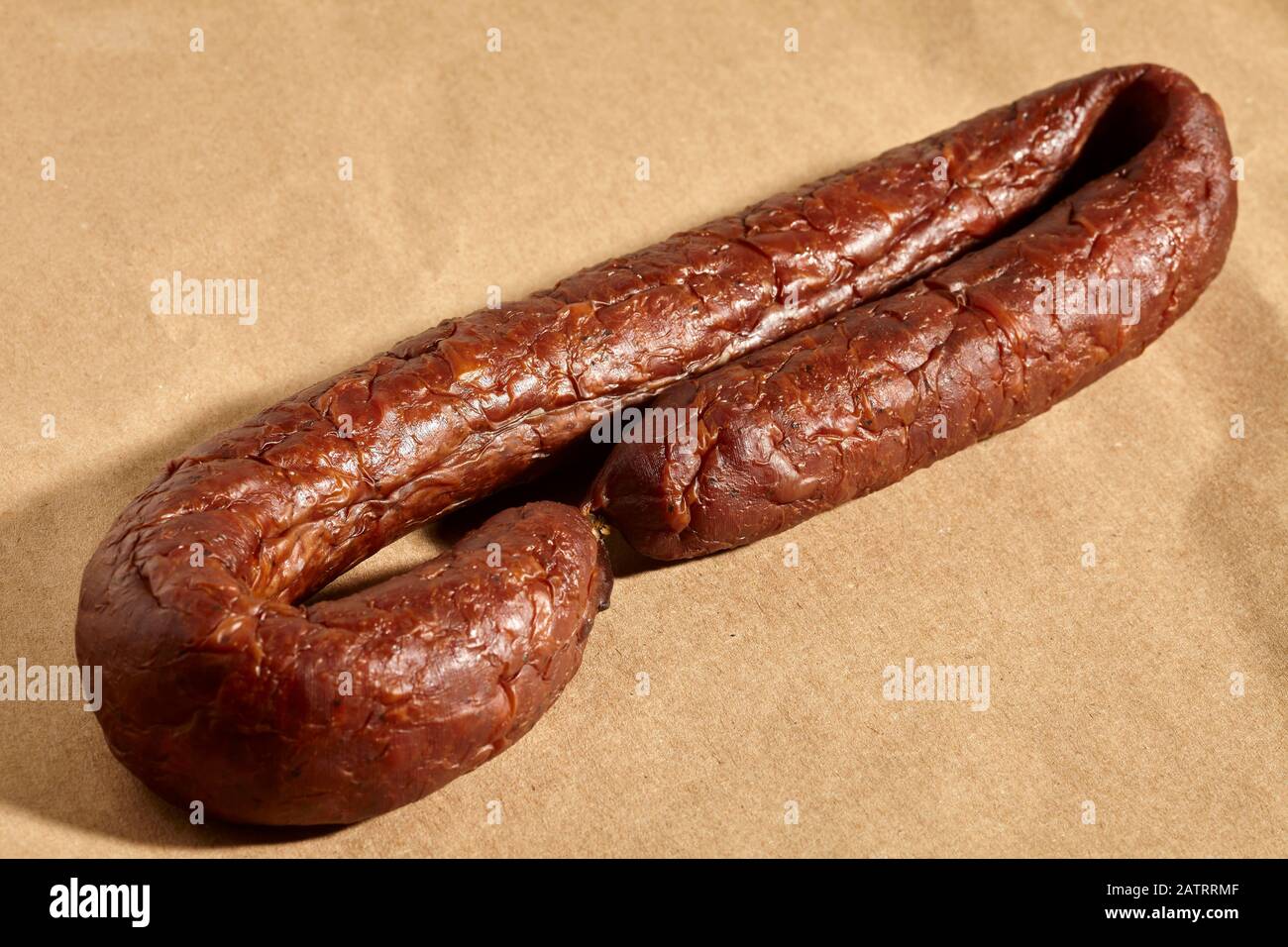 Eine Pennsylvania Version einer geräucherten Kielbasa, der klassischen polnischen Wurst, wie sie in Shanendoah, Pennsylvania hergestellt wurde. Stockfoto