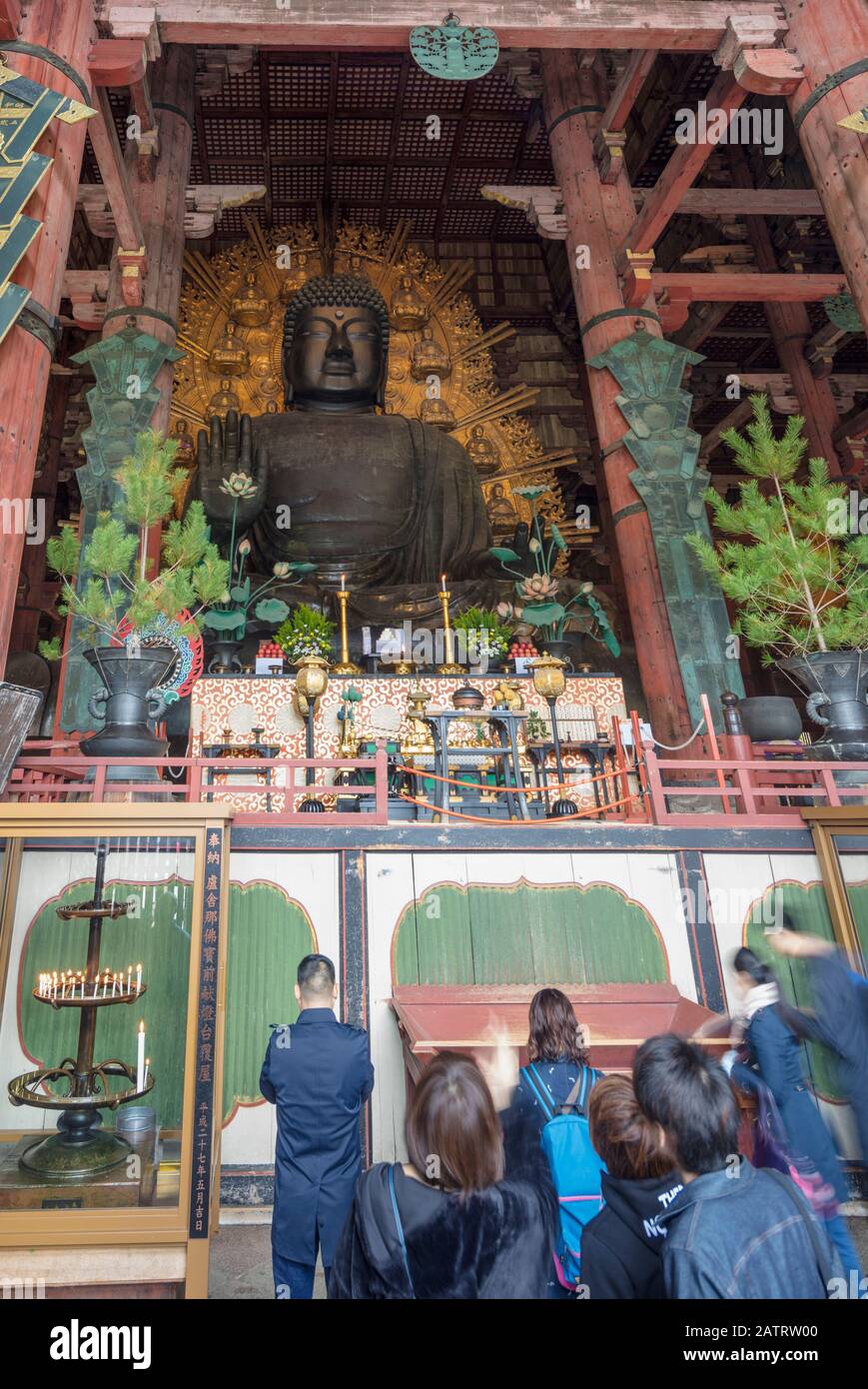 Die weltweit größte Bronzestatue des Buddha Vairocana, Todaiji-Tempel, Nara, Japan Stockfoto