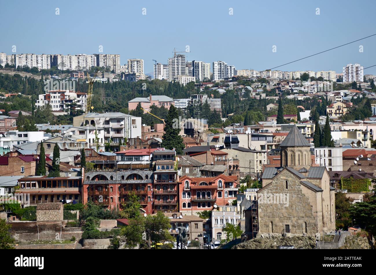 Metekhi Church, Panoramaaussicht vom Sololaki Hill. Tiflis, Georgien Stockfoto