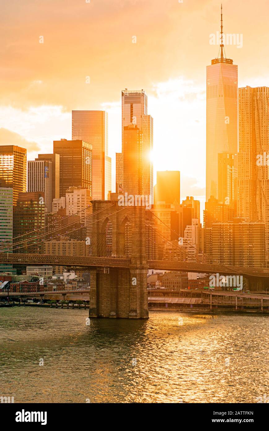 Freedom Tower One World Trade Center Brooklyn Bridge Sonnenuntergang New York Skyline New York City Stockfoto