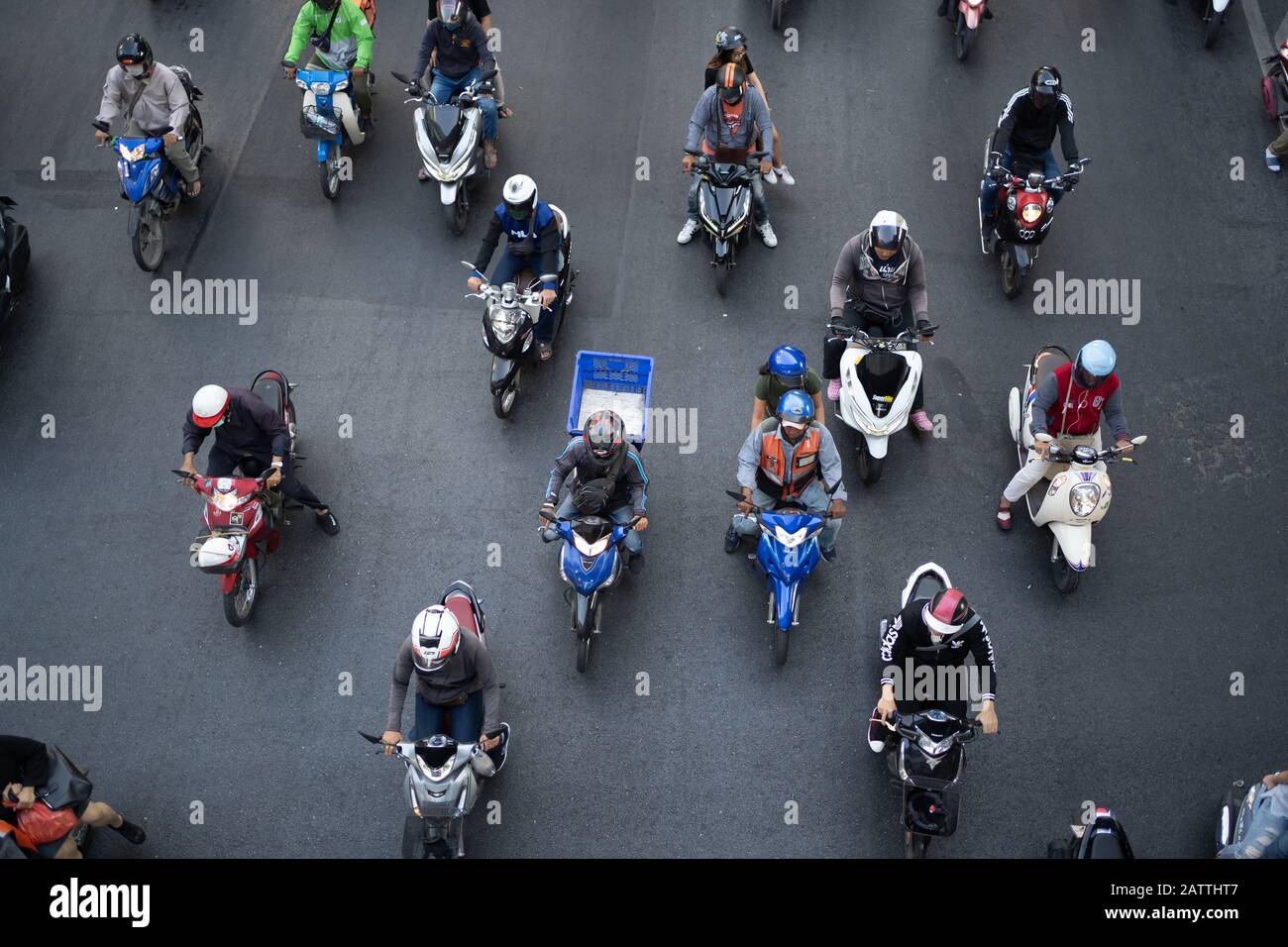 Bangkok, Thailand - 14. Dezember 2019 : VIELE Menschen in Thailand mit Motorrad als primäre Transport. Stockfoto