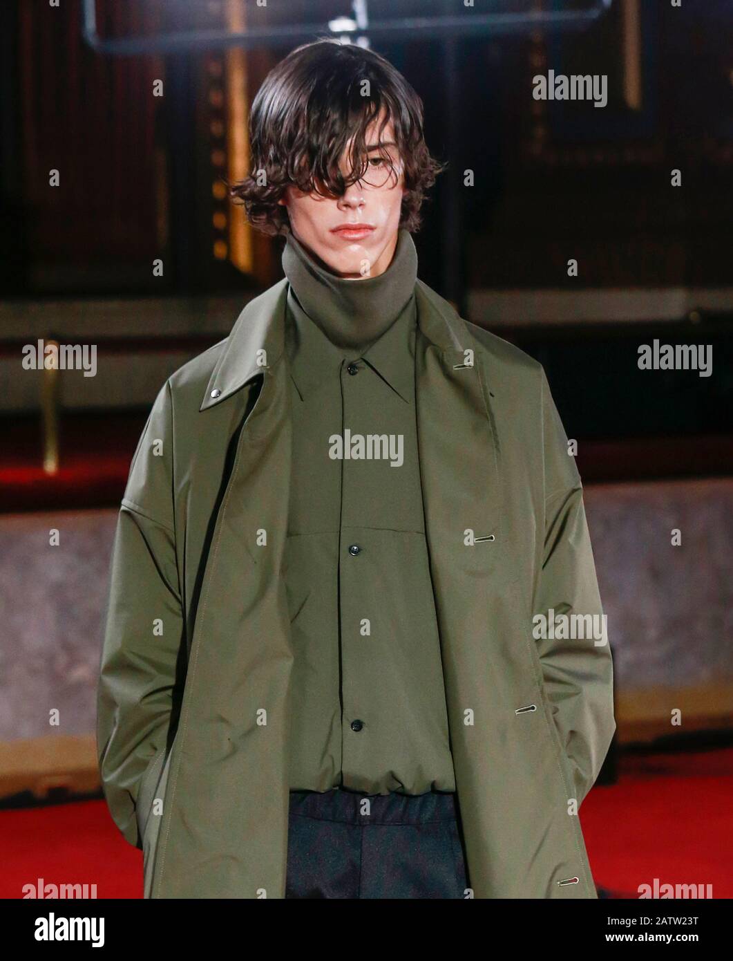 New York, NY - 04. Februar 2020: Ein Modell läuft während der New York Fashion Week auf der Modenschau "N.Hoolywood Fall Winter 2020" die Landebahn Stockfoto