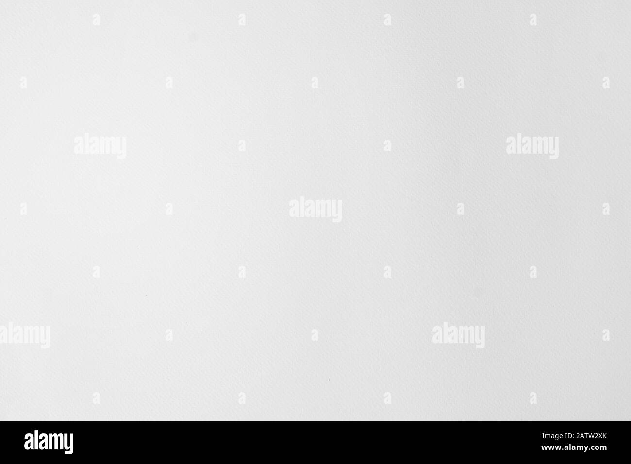 Abstraktes, leicht sauberes weißes, wasserfarbenes Recycling-Papier, Buchhintergrund. Wandtextur in grauem Farbton mit leerem Blatt für die Scrapbook-Malerei, cardb Stockfoto