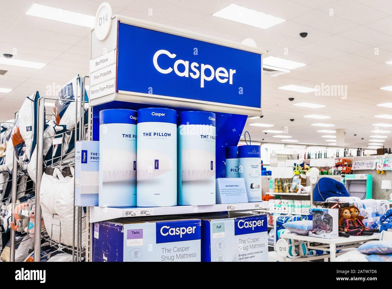 Februar 2020 Sunnyvale/CA/USA - Casper Produkte in einem lokalen Großhandel ausgestellt; Casper Sleep ist ein amerikanisches E-Commerce-Unternehmen, das slee verkauft Stockfoto