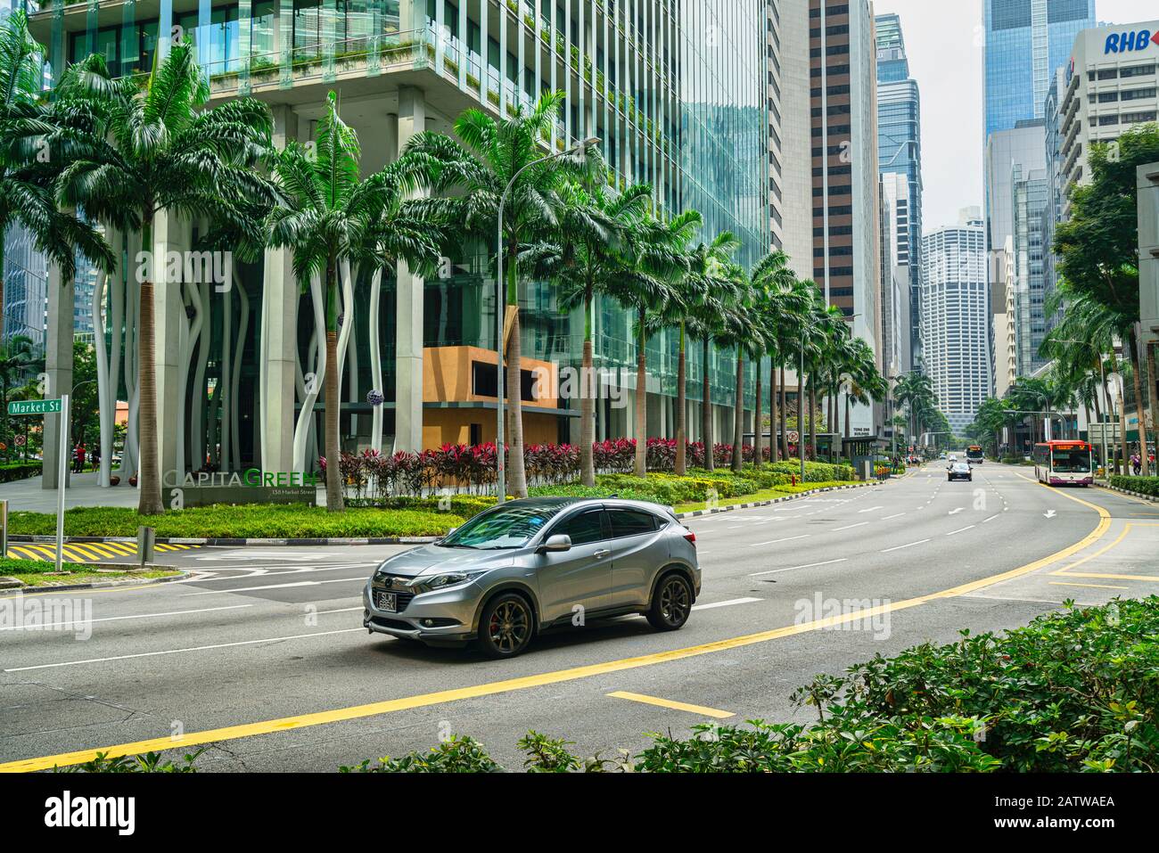 Singapur. Januar 2020. Ein Panoramablick auf die Innenstadt mit den Wolkenkratzern im Hintergrund bei Sonnenuntergang Stockfoto