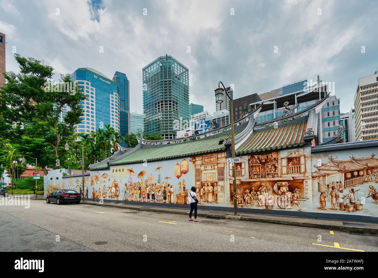 Singapur. Januar 2020. Ein klassisches Gemälde an der Außenwand des Thia Hock Keng Tempels Stockfoto
