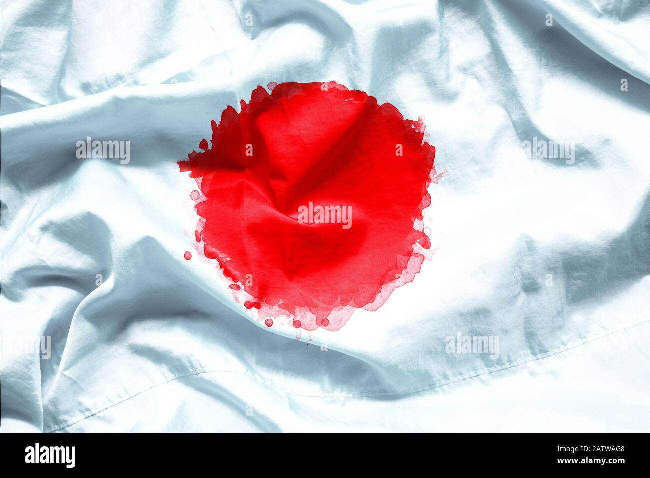 Flagge Japans mit Aquarellfarbe Pinsel auf Leinwand Stoff, Grunge Stil Stockfoto