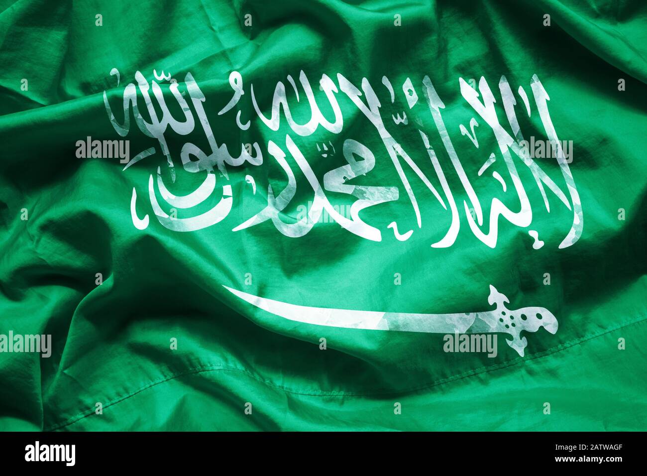 Flag Königreich Saudi-Arabien mit Aquarellbürste auf Leinwandgewebe, Grunge Stil Stockfoto