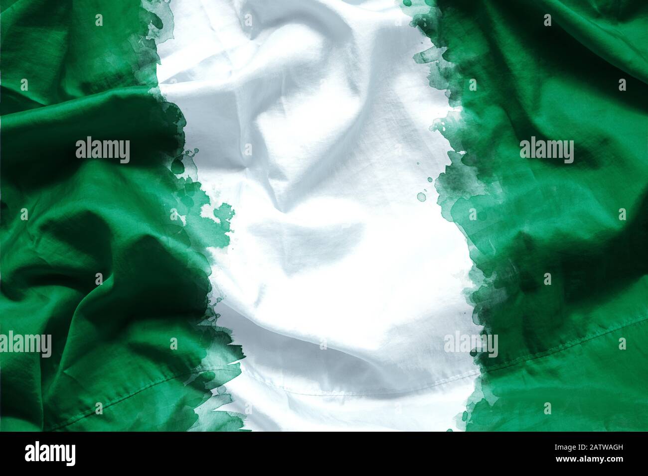 Flag Federal Republic of Nigeria mit Wasserfarben-Pinsel auf Leinwandgewebe, Grunge Stil Stockfoto